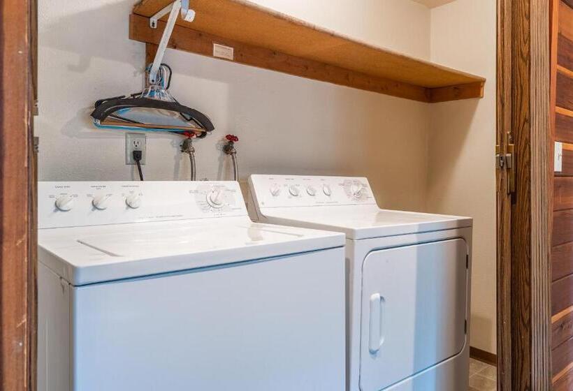 هتل Hidden Village 724