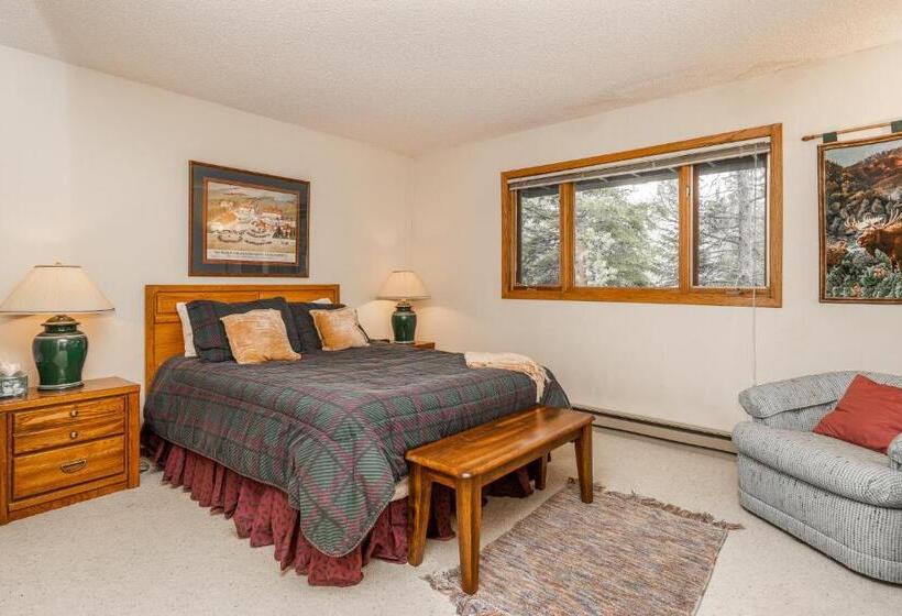 هتل Hidden Village 724