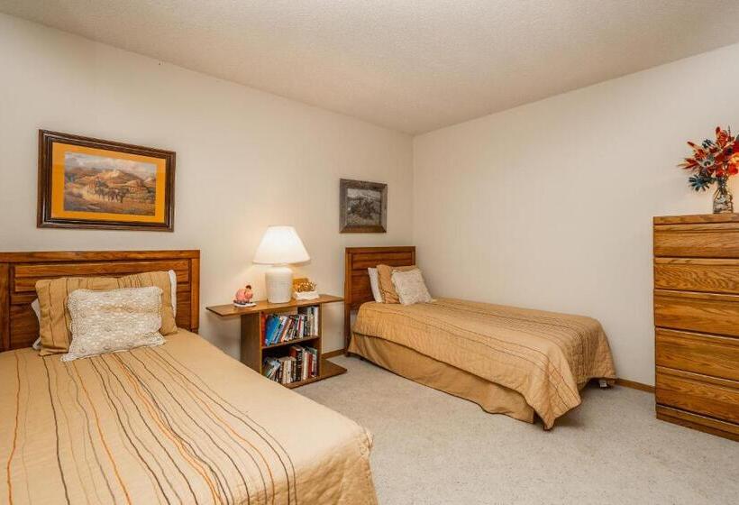 هتل Hidden Village 724