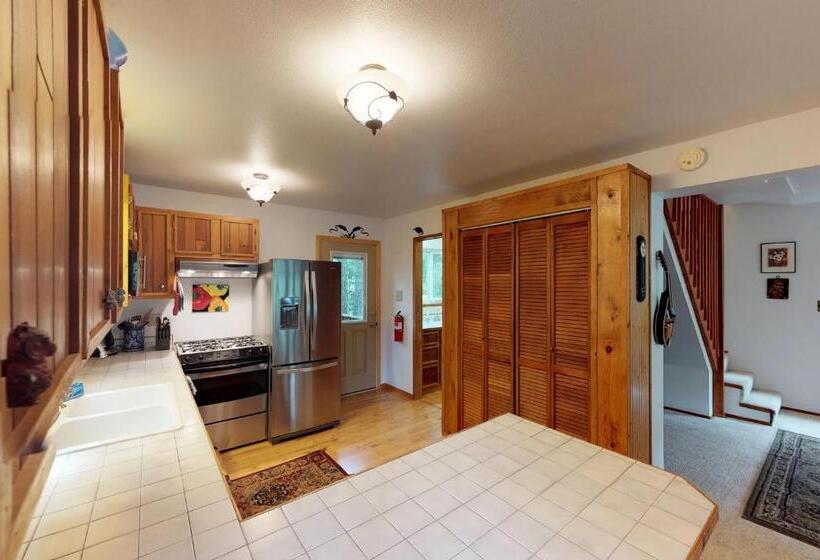 בית מלון כפרי Jewel Chalet