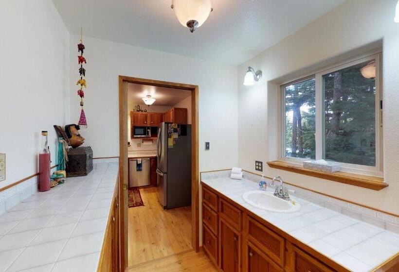 בית מלון כפרי Jewel Chalet