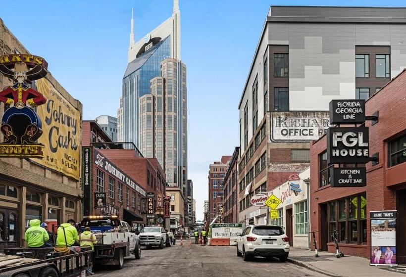 هتل Nash Vegas Oasis