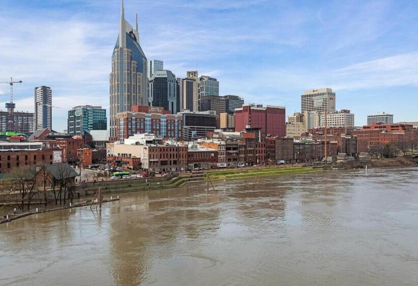 هتل Nash Vegas Oasis