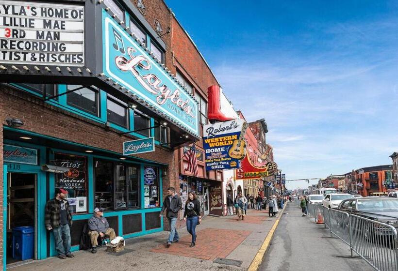 هتل Nash Vegas Oasis