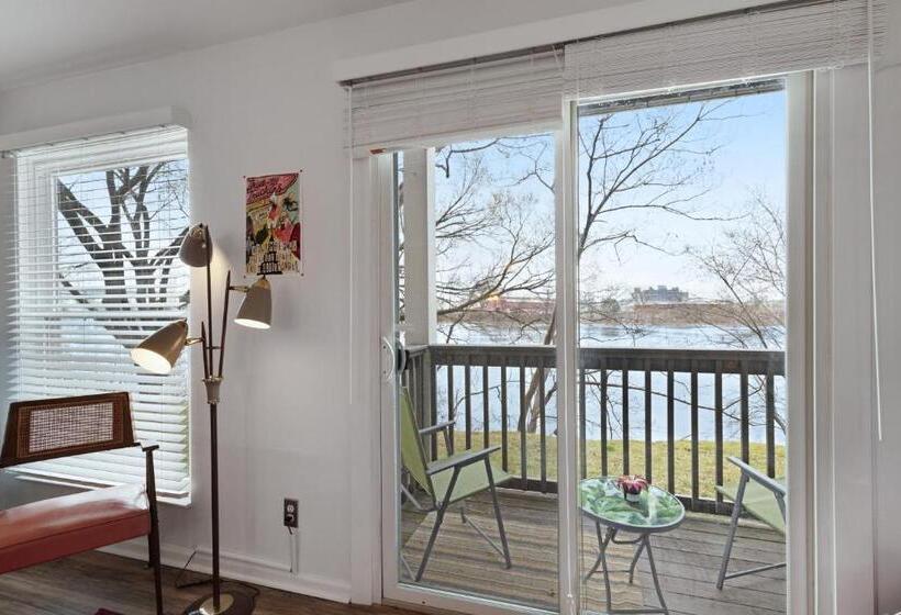 هتل Nash Vegas Oasis