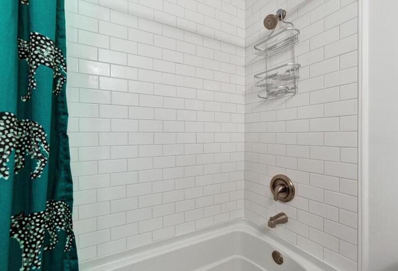 هتل Nash Vegas Oasis