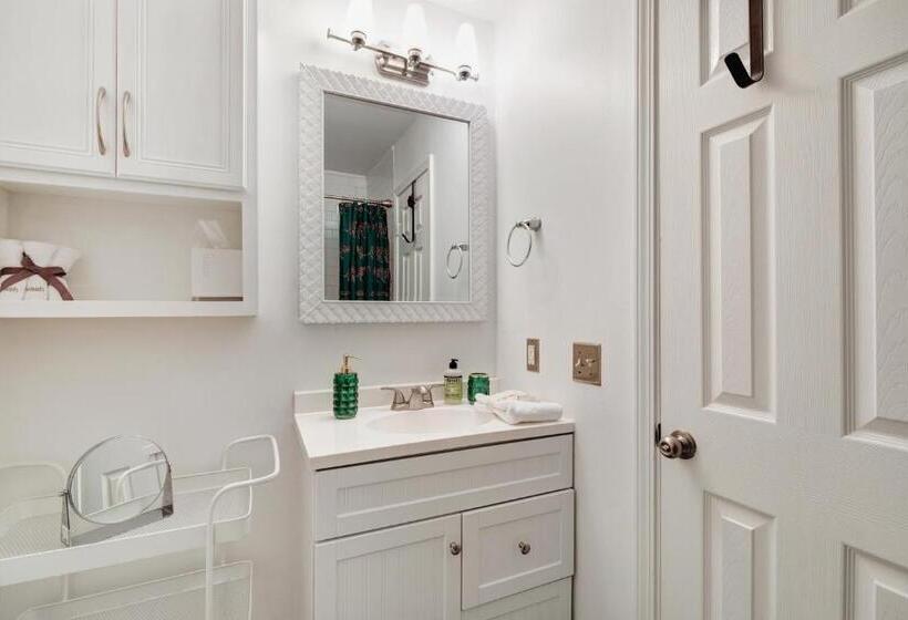 هتل Nash Vegas Oasis