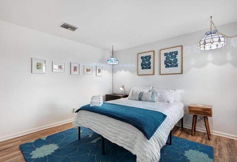 هتل Nash Vegas Oasis