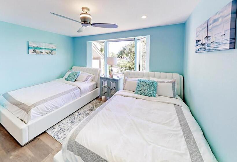 Отель 104 World Of Tennis Square #104