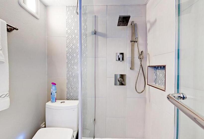 Отель 104 World Of Tennis Square #104