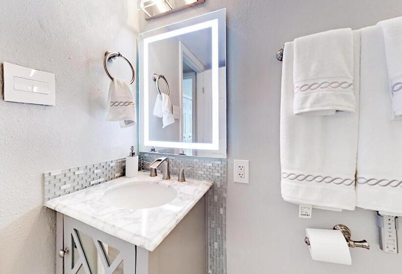 Отель 104 World Of Tennis Square #104