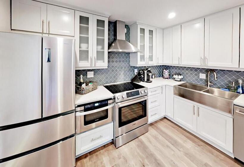 Отель 104 World Of Tennis Square #104