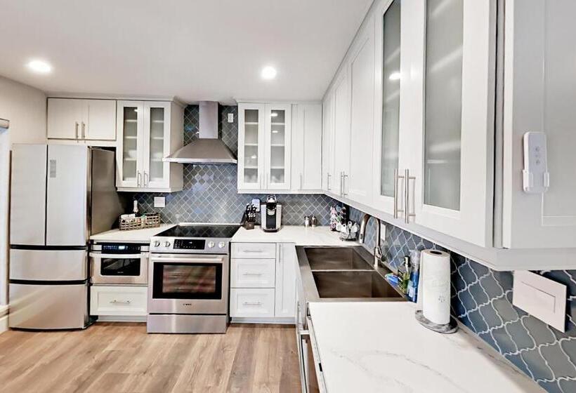 Отель 104 World Of Tennis Square #104