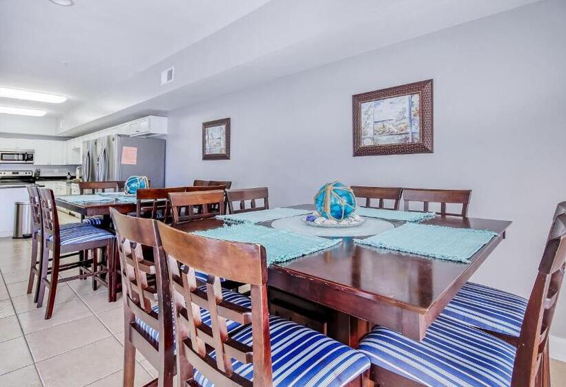 هتل Coconut Grove 203