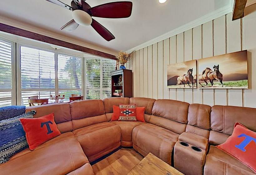 Отель Lavish World Of Tennis