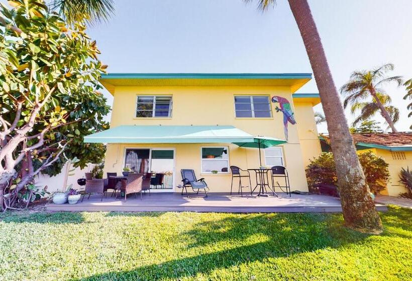 בית מלון כפרי Malyn Resort Unit 124