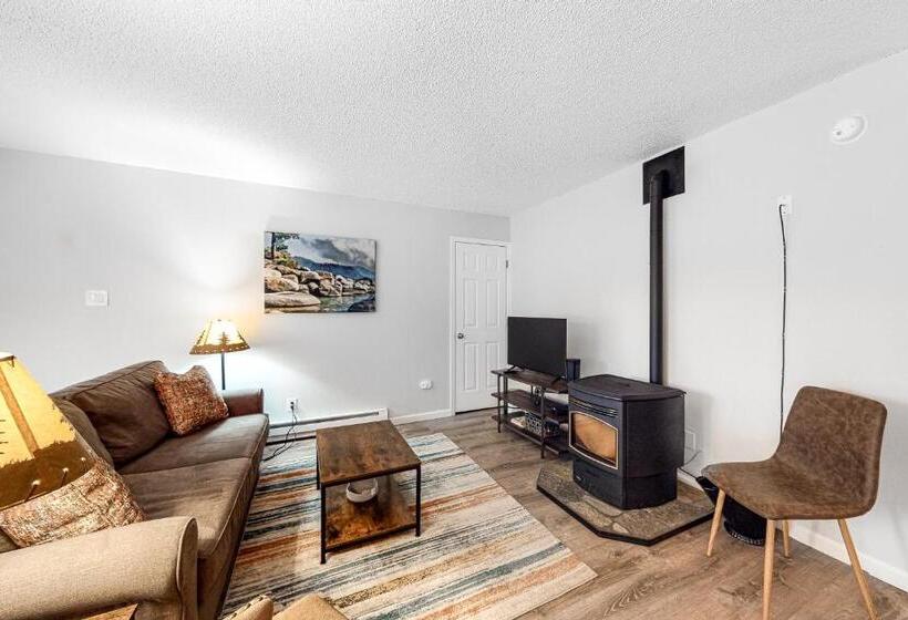 בית מלון כפרי North Tahoe Nest