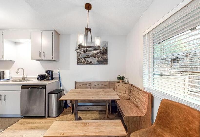 בית מלון כפרי North Tahoe Nest