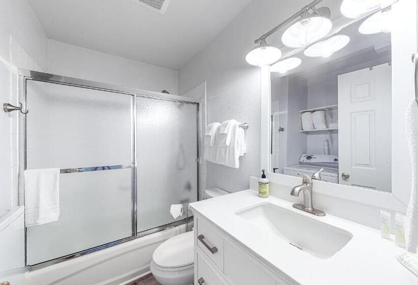 בית מלון כפרי North Tahoe Nest