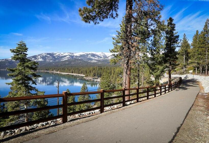 בית מלון כפרי North Tahoe Nest
