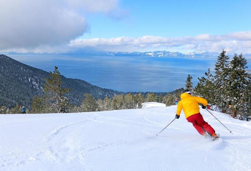 בית מלון כפרי North Tahoe Nest