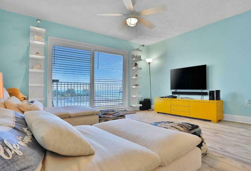 فندق Satellite Haven