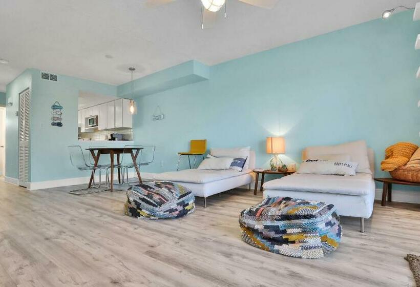 فندق Satellite Haven