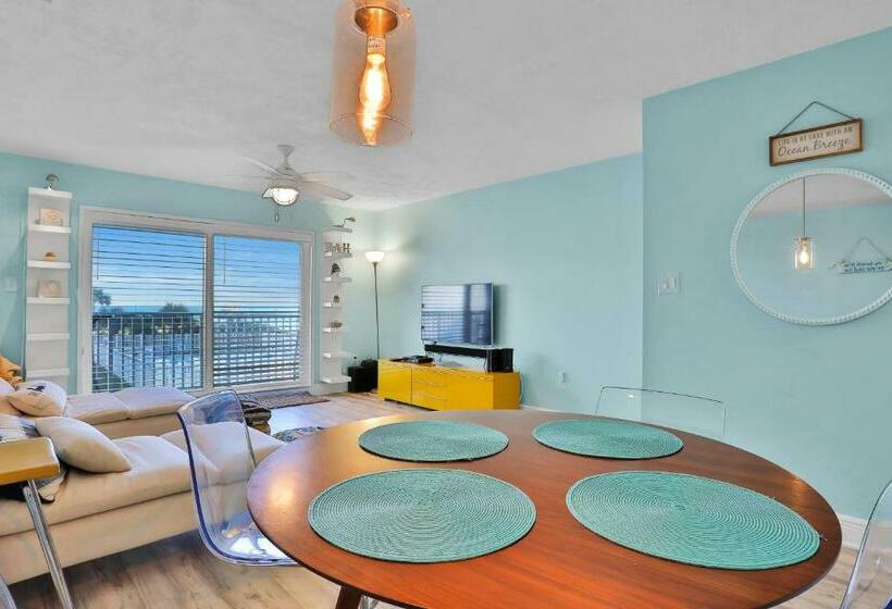 فندق Satellite Haven