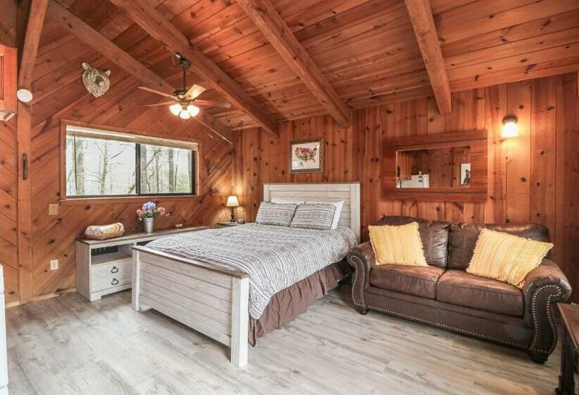 فندق Azalea Pine Bungalow