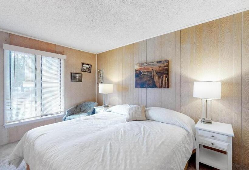 فندق Cedar Shores     30142 Cedar Shores Rd #e144