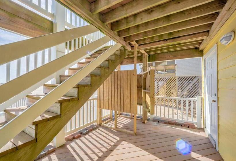 فندق Coastal Charm 220