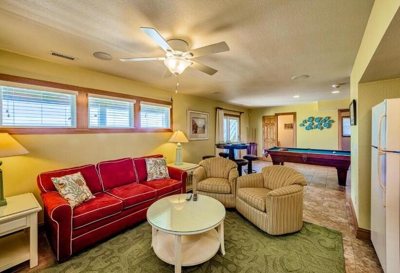 فندق Coastal Charm 220