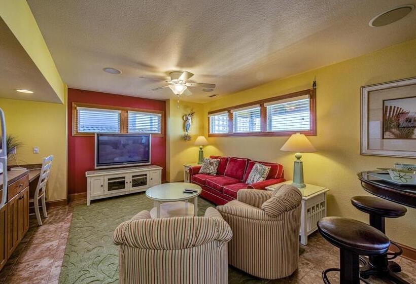 فندق Coastal Charm 220