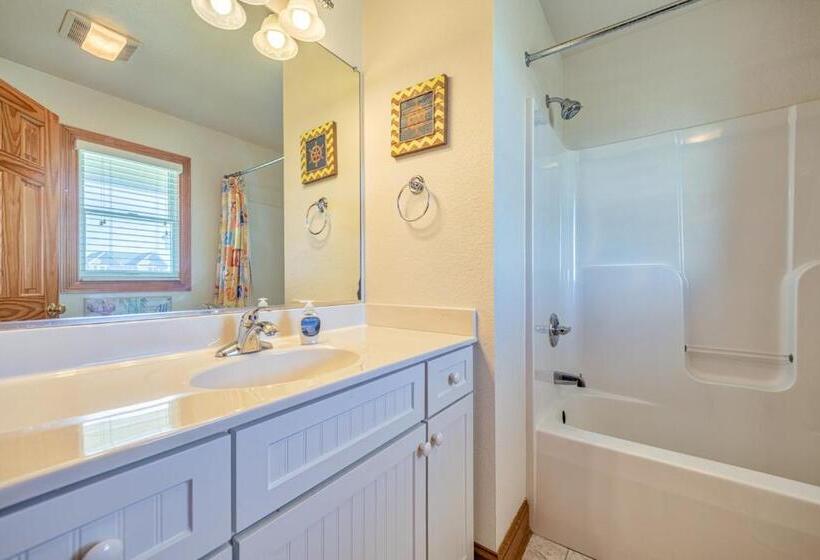 فندق Coastal Charm 220