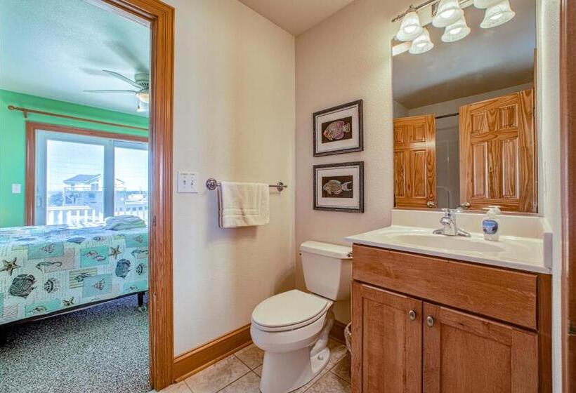 فندق Coastal Charm 220