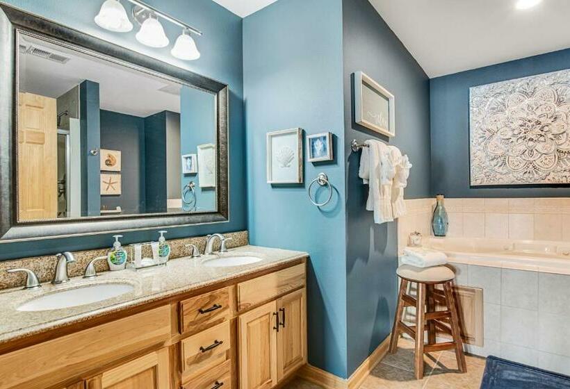 Отель Condo On The Green