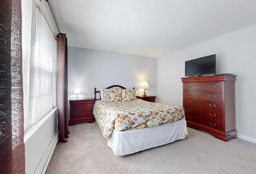 هتل Cozy Conway Condo
