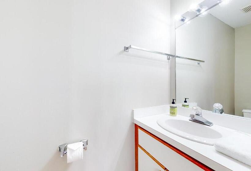 هتل Cozy Conway Condo