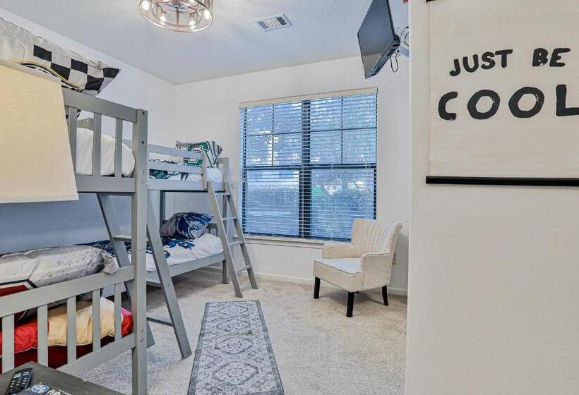 هتل Dash Of Davenport