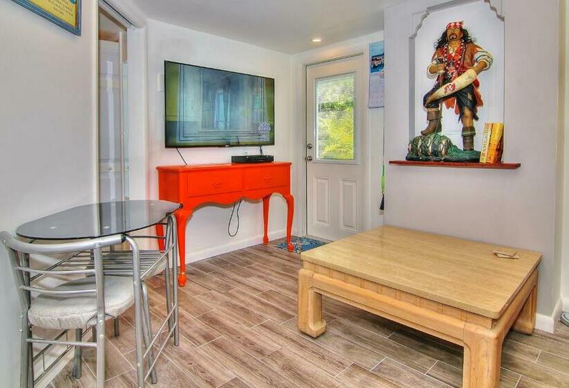 فندق Detlow S Treasured Cottages 1