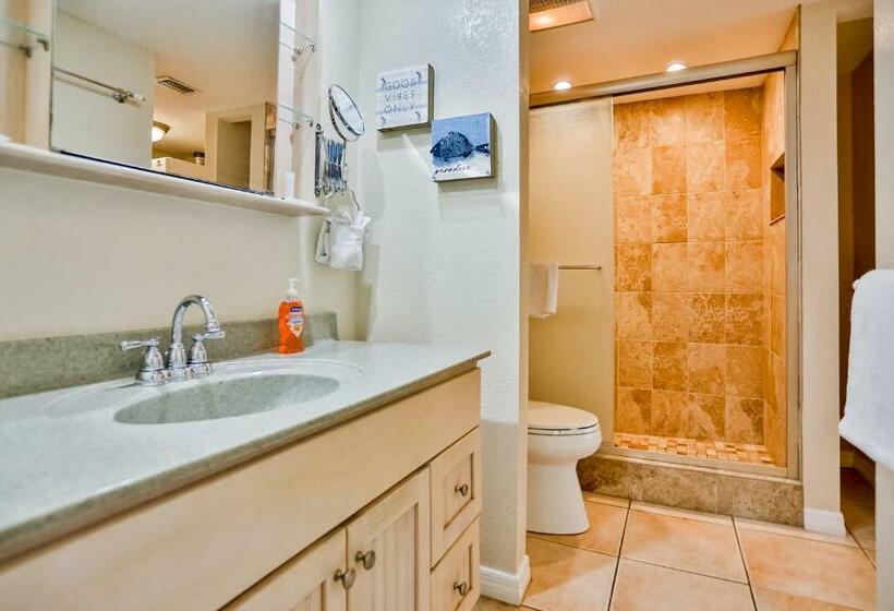 فندق Dockside Destiny