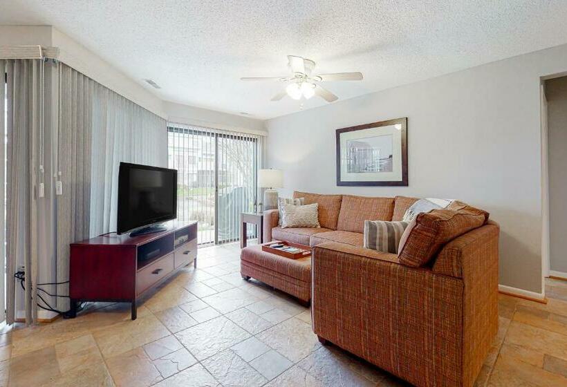 בית מלון כפרי East Of The Sun     39770 East Sun Dr #112