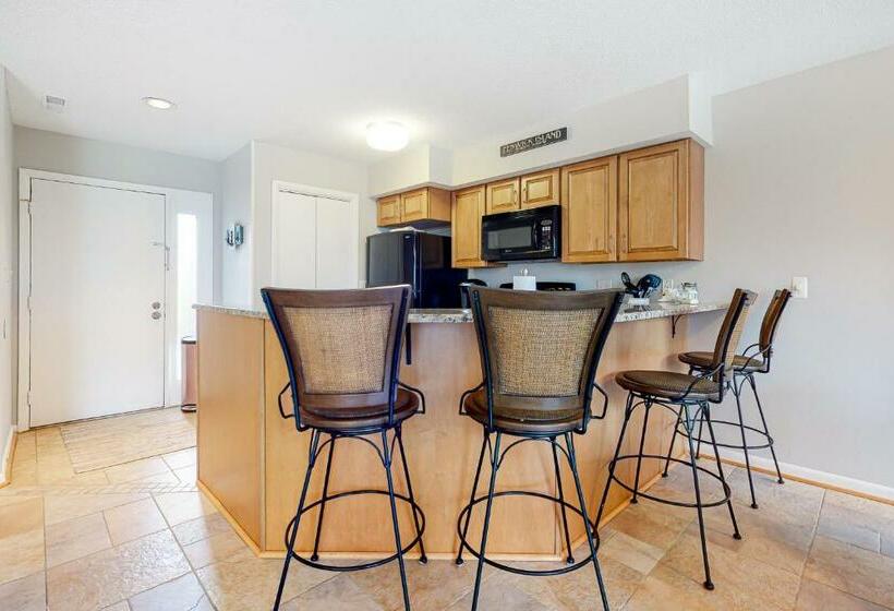 בית מלון כפרי East Of The Sun     39770 East Sun Dr #112