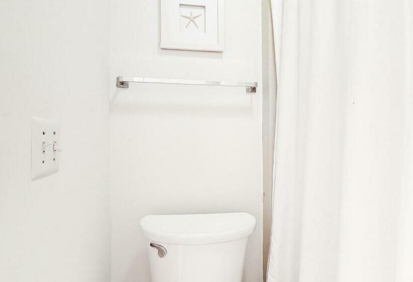 בית מלון כפרי East Of The Sun     39770 East Sun Dr #112