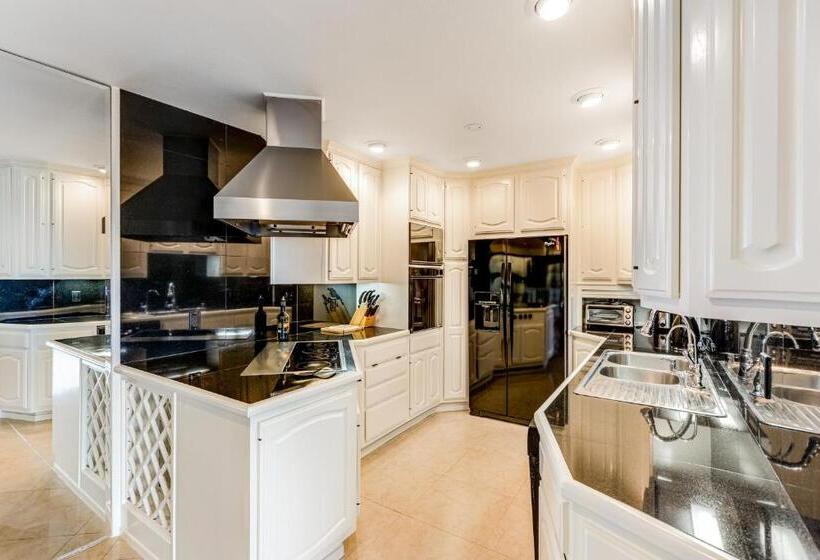 호텔 I Only Have Eyes For You