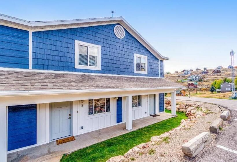 Отель Marina Retreat