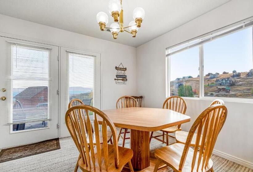 Отель Marina Retreat