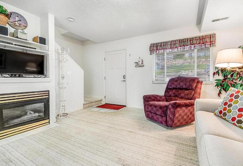 Отель Marina Retreat