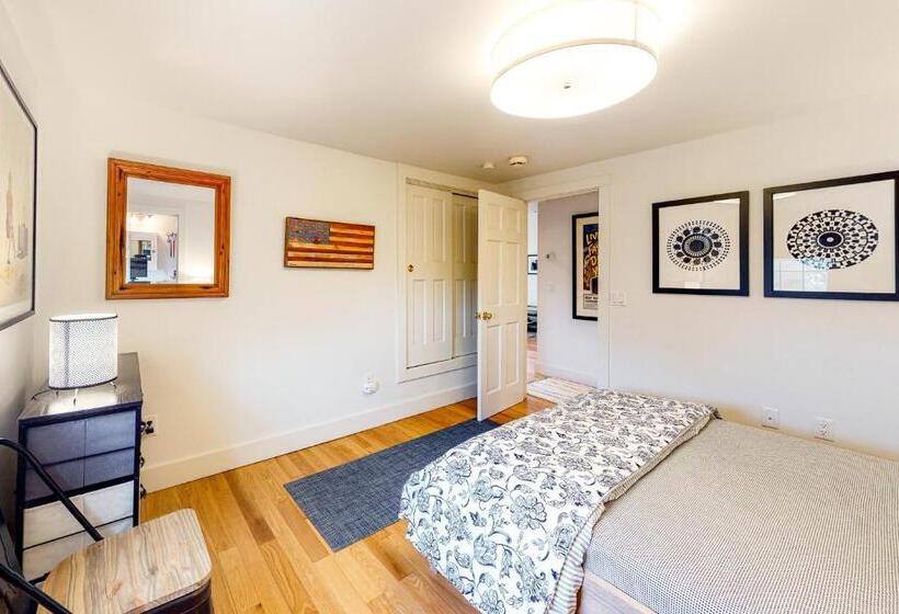 هتل Penthouse On Commercial