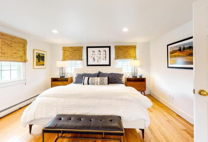 هتل Penthouse On Commercial